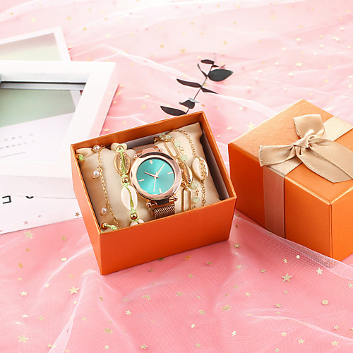 Women's Quartz Watches New Arrival Fashion Rose Gold Alloy Quartz Rose Gold Diamond Chronograph New Design 1 set Analog
Women's Quartz Watches New Arrival Fashion Rose Gold Alloy Quartz Rose Gold Diamond Chronograph New Design 1 set Analog