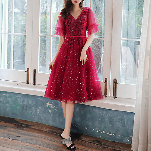A-Line Glittering Floral Homecoming Cocktail Party Dress V Neck Short Sleeve Knee Length Tulle with Sequin Appliques 2021
A-Line Glittering Floral Homecoming Cocktail Party Dress V Neck Short Sleeve Knee Length Tulle with Sequin Appliques 2021