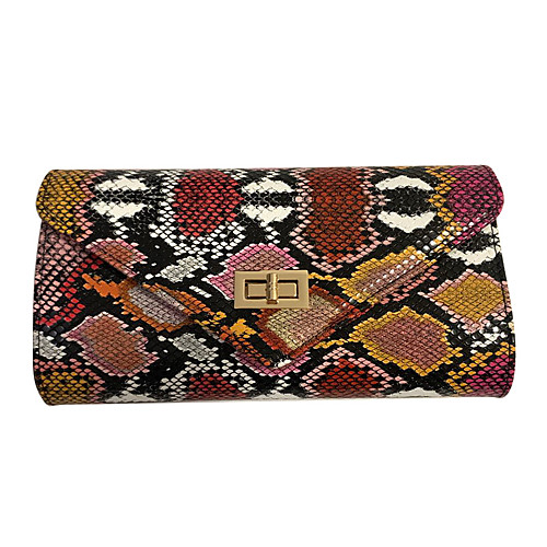 2021 new european and american fashion snake print evening bag, ladies makeup clutch, trendy chain elegant small square bag 
2021 new european and american fashion snake print evening bag, ladies makeup clutch, trendy chain elegant small square bag