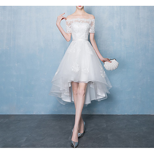 A-Line Scalloped Neckline Tea Length Lace / Tulle Bridesmaid Dress with Appliques
A-Line Scalloped Neckline Tea Length Lace / Tulle Bridesmaid Dress with Appliques