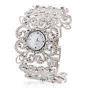 Women's Fashionable Alloy Analog Quartz Bracelet Flower-shaped Watch (Silver)