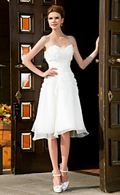 A-line Sweetheart Knee-length Organza Wedding Dress 