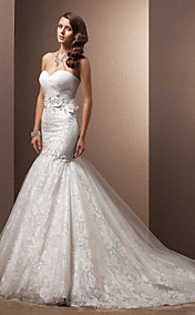 Trumpet/Mermaid Sweetheart Court Train Lace Wedding Dress