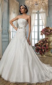 A-line/Princess Strapless Chapel Train Lace Wedding Dress