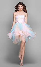A-line Strapless Knee-length Lace Cocktail Dress