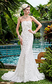 Trumpet/Mermaid Strapless Lace Court Train Wedding Dresses