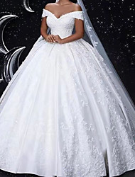 cheap -Princess Ball Gown Wedding Dresses Off Shoulder Sweep / Brush Train Lace Satin Short Sleeve Formal Vintage Luxurious with Appliques 2022