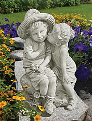 cheap -Kissing Kids Boy and Girl Garden Decor Statue Polyresin Antique Stone Garden Resin Sculptures Decor for Patio lawn
