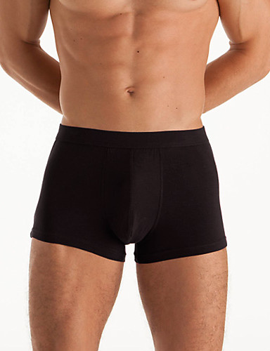 hombres en boxer negro