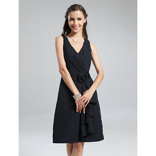 

A-Line V Neck Knee Length Chiffon Bridesmaid Dress with Ruffles / Side Draping / Flower