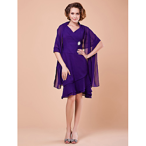 

Sheath / Column Mother of the Bride Dress Wrap Included V Neck Knee Length Chiffon Sleeveless with Side Draping Crystal Brooch 2021