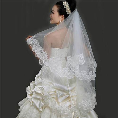 

One-tier Lace Applique Edge Wedding Veil Fingertip Veils with 59.06 in (150cm) Tulle