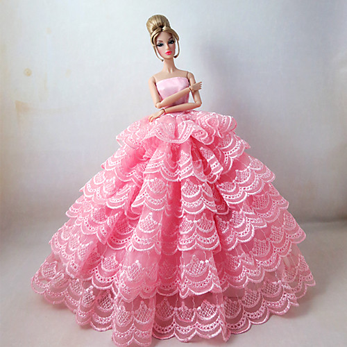 Розовое платье для куклы