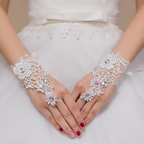 

Lace Wrist Length Glove Bridal Gloves / Party / Evening Gloves / Flower Girl Gloves With Rhinestone