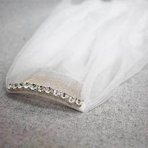 

Two-tier Cut Edge Wedding Veil Fingertip Veils with Rhinestone 45.28 in (115cm) Tulle / Drop Veil