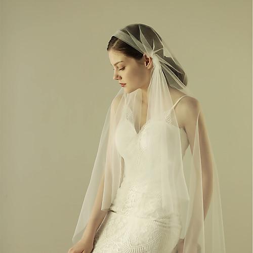 

One-tier Cut Edge Wedding Veil Fingertip Veils with Ruffles Tulle / Mantilla