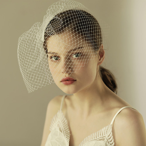 

One-tier Cut Edge Wedding Veil Blusher Veils with Ruffles Tulle / Classic