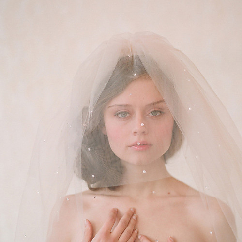 

Two-tier Vintage Style / Classic Style Wedding Veil Shoulder Veils with Solid / Crystals / Rhinestones Tulle / Drop Veil