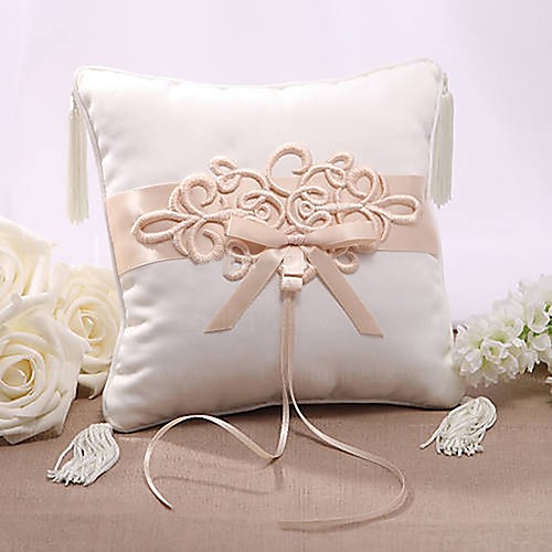 

Silk Like Satin Tassel / Appliques Satin Ring Pillow Wedding All Seasons