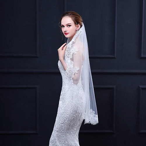 

One-tier Stylish / Lace Applique Edge Wedding Veil Fingertip Veils with Appliques 39.37 in (100cm) Lace / Tulle / Oval