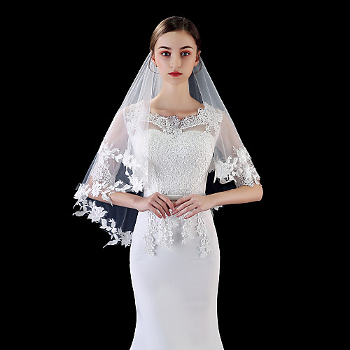 

Two-tier Lace / Cute Wedding Veil Fingertip Veils with Appliques 35.43 in (90cm) Lace / Tulle / Oval