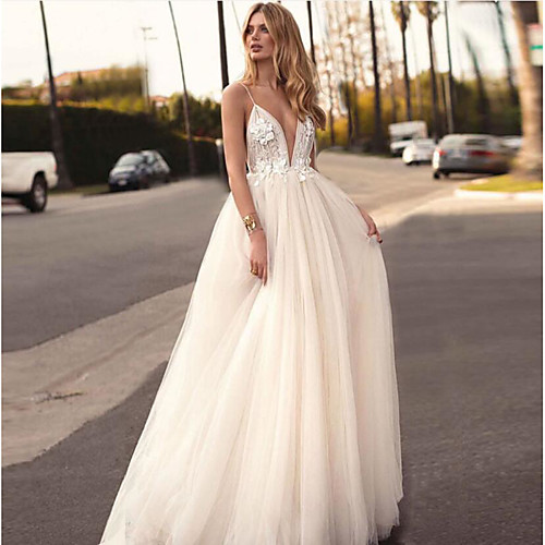 

A-Line Wedding Dresses V Neck Court Train Tulle Spaghetti Strap Romantic Casual Boho Illusion Detail Backless with Appliques 2020