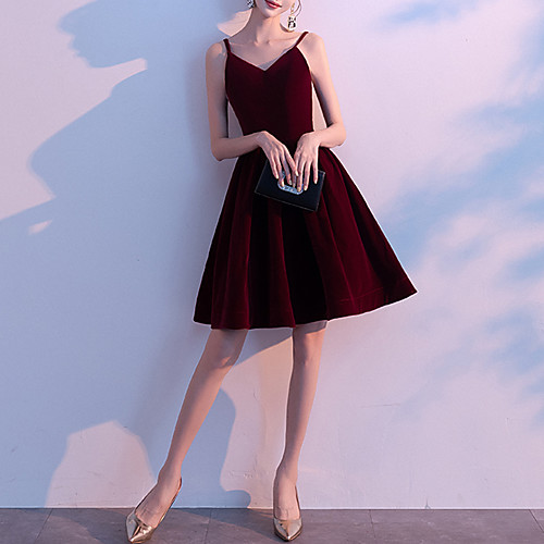 

A-Line Hot Homecoming Cocktail Party Valentine's Day Dress V Neck Sleeveless Knee Length Velvet with Pleats 2021