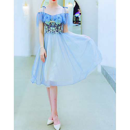 

A-Line Jewel Neck Knee Length Tulle Bridesmaid Dress with Appliques