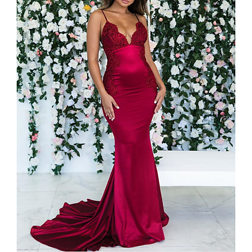 

Mermaid / Trumpet Spaghetti Strap / Plunging Neck Court Train Satin Bridesmaid Dress with Ruching