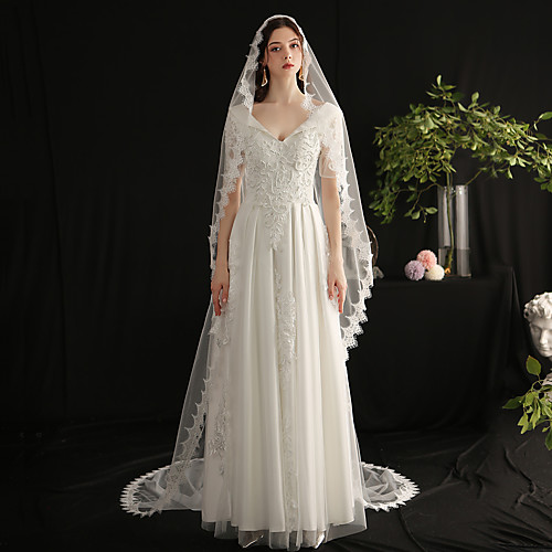 

One-tier Elegant & Luxurious Wedding Veil Cathedral Veils with Fringe Tulle / Classic