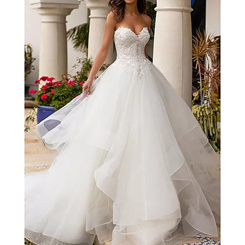 

Ball Gown Wedding Dresses Sweetheart Neckline Court Train Lace Tulle Sleeveless Formal with Appliques Cascading Ruffles 2020