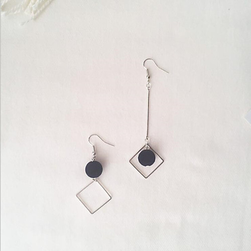 

Metalic Earring with Solid / Pom-pom 1 Pair Wedding / Daily Wear Headpiece