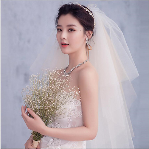 

Four-tier Love Wedding Veil Fingertip Veils with Flower Comb 35.43 in (90cm) Organza