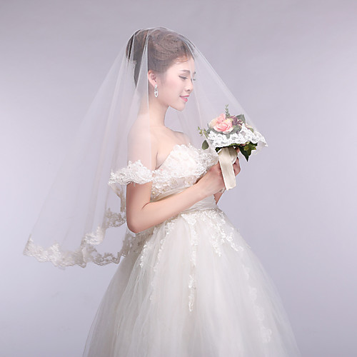 

One-tier Flower Style / Classic & Timeless Wedding Veil Fingertip Veils with Petal / Appliques 59.06 in (150cm) Tulle