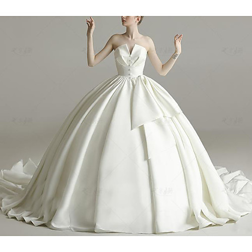 

Princess Ball Gown Wedding Dresses Strapless Court Train Satin Sleeveless Formal Simple Luxurious with Buttons Pleats 2021