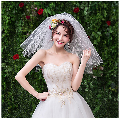 

Two-tier Cute Wedding Veil Shoulder Veils with Solid 30 cm Tulle