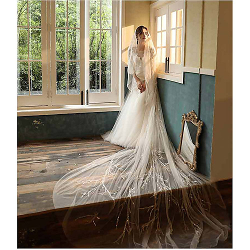 

Two-tier Cute Wedding Veil Cathedral Veils with Paillette 55.12 in (140cm) Tulle
