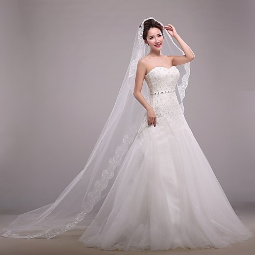 

One-tier Cute Wedding Veil Chapel Veils with Appliques 37.4 in (95cm) Lace