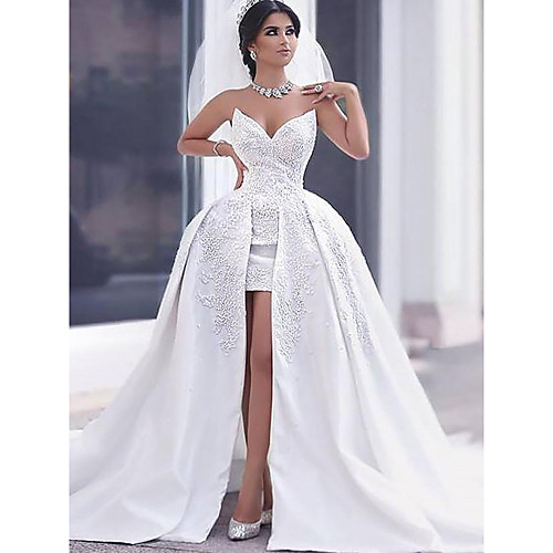 

A-Line Wedding Dresses Strapless Sweep / Brush Train Lace Satin Sleeveless Formal Luxurious with Appliques 2021