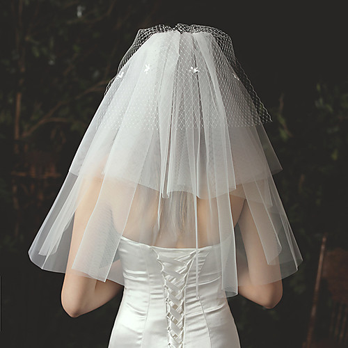 

Three-tier Cute Wedding Veil Shoulder Veils with Appliques / Trim 23.62 in (60cm) Lace / Tulle