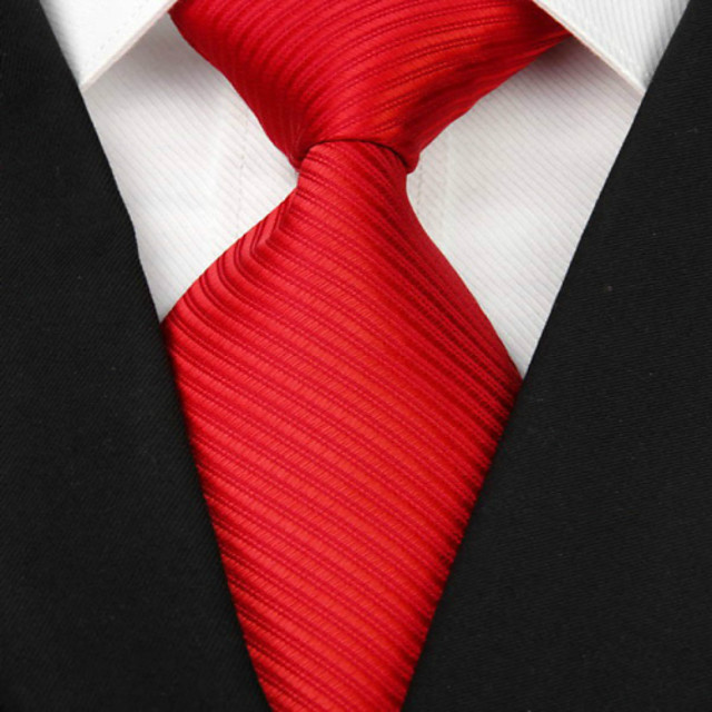 В красном галстуке