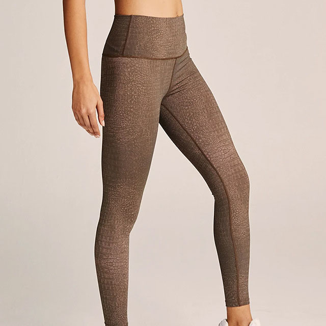 brown yoga pants outfit women