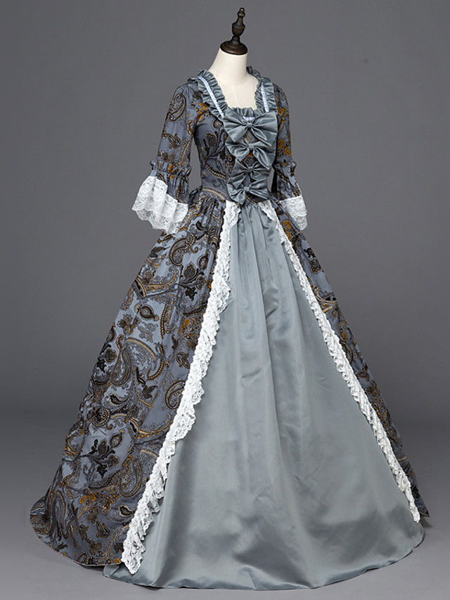 Osiemnastowieczna suknia w odcieniach szarości