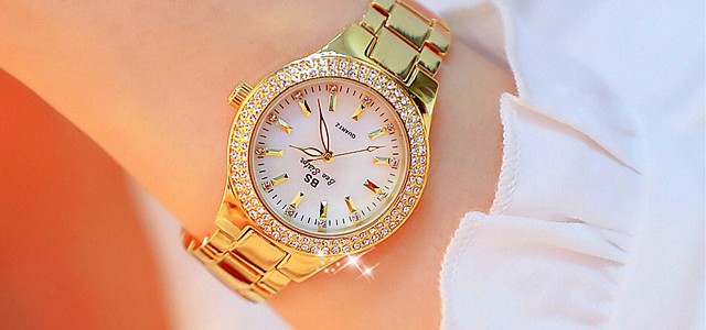 Montre Femme élégante Quartz - Cadran Rond - Bracelet Acier Inoxydable Doré - Étanche 30 M