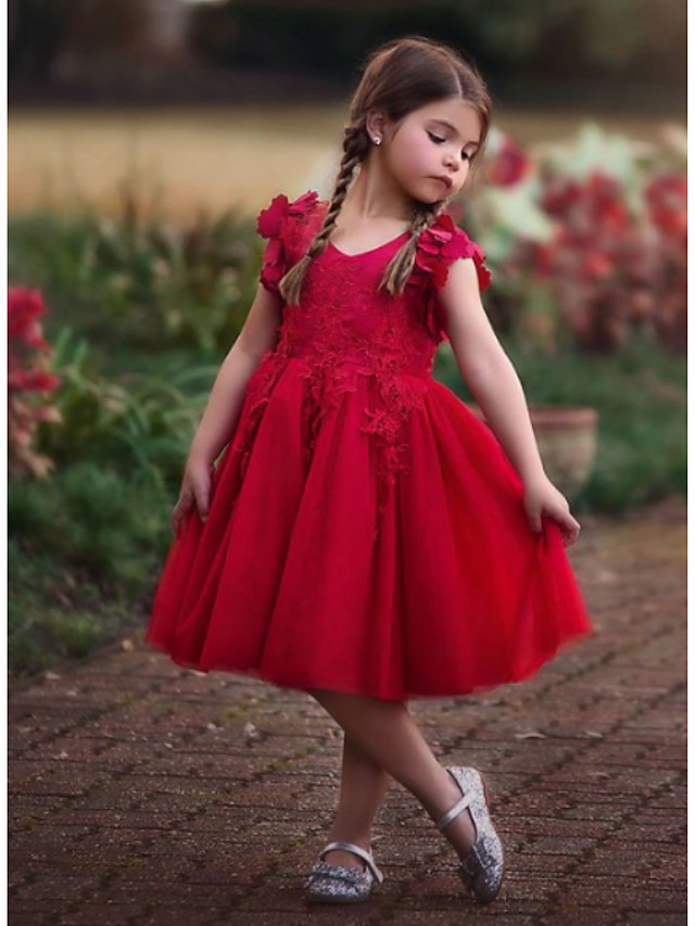 Ребенок в платье