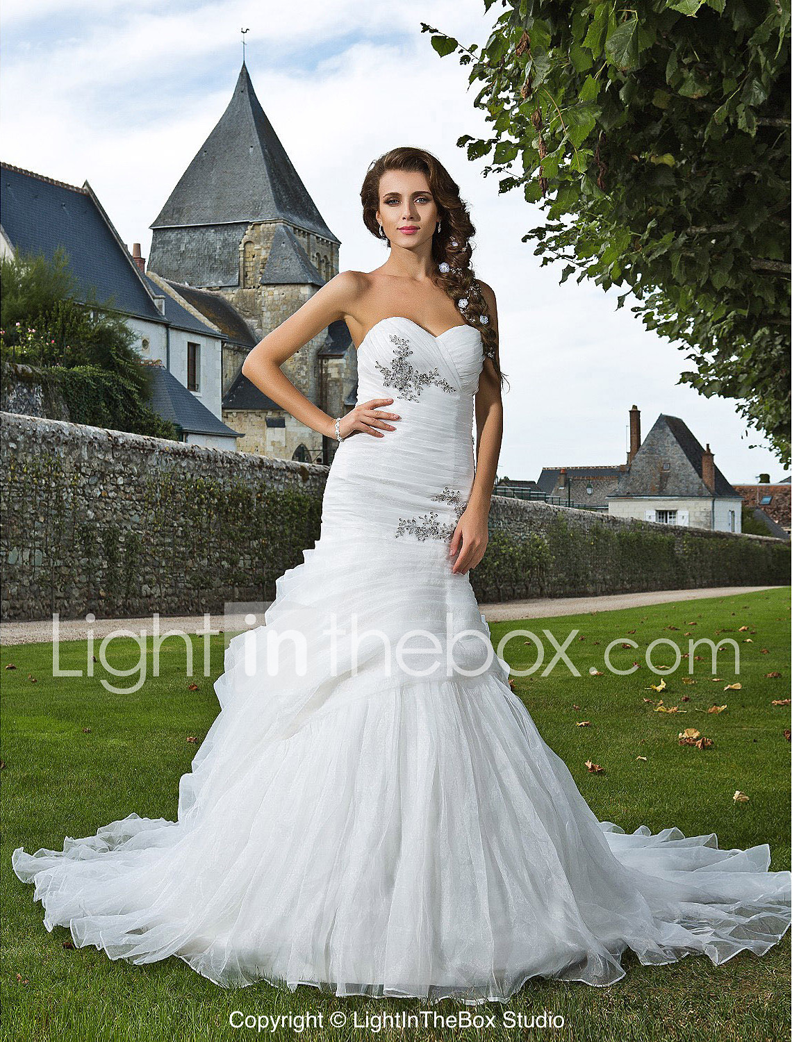 sweetheart neckline trumpet wedding dress